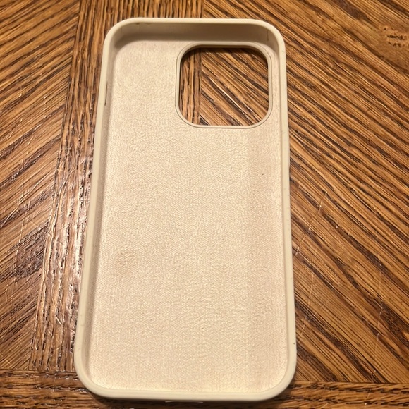 iPhone 15 ivory cream color - Picture 4 of 6